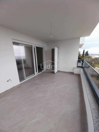 Apartma Novalja, 77m2