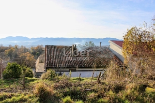 MARČELJI House with interesting potential and garden
