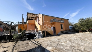 Hiša Donji Karin, Benkovac, 340m2