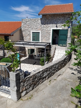 KLENOVICA (HINTERLAND) House in a quiet environment