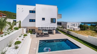 Hiša Barbat na Rabu, 300m2