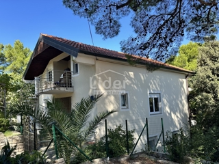 Hiša Donji Karin, 190m2