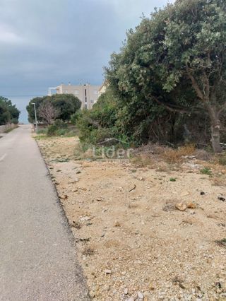 Zemljišče Mandre, 900m2