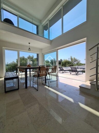 Hiša Ravni, Raša, 200m2