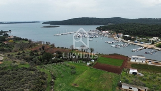 Zemljišče Pomer, Medulin, 738m2