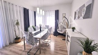 MODERNA HIŠA S 7 SPALNICAMI IN POGLEDOM NA MESTO – PODSLJEME