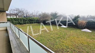 LUKSUZNO 6-SOBNO STANOVANJE Z VRTOM V BLIŽINI AMERIŠKE ŠOLE