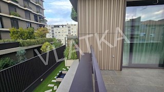 LUKSUZNO 3-SOBNO STANOVANJE S TERASO IN 2 GARAŽNIMA MESTIMA V PARKU KNEŽEVA