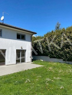 HIŠA SA 6 SOBAMI, BAZENOM IN DVOJNO GARAŽO V ŠESTINAH