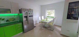 SELCE - apartma z bazenom in pogledom na morje