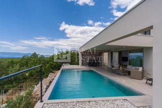 ŠMRIKA - moderna vila z bazenom