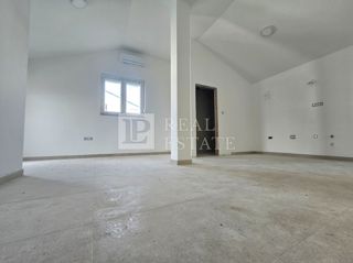 CRIKVENICA - enosobno stanovanje na prometni lokaciji