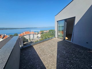 CRIKVENICA - luksuzen penthouse s panoramskim pogledom na morje