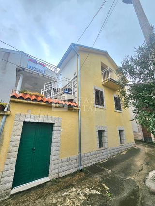 SELCE - hiša z dvema apartmajema v bližini morja