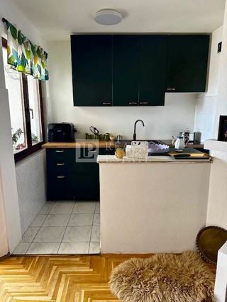 SELCE - dvosobno stanovanje z ložo in balkonom na mirni lokaciji