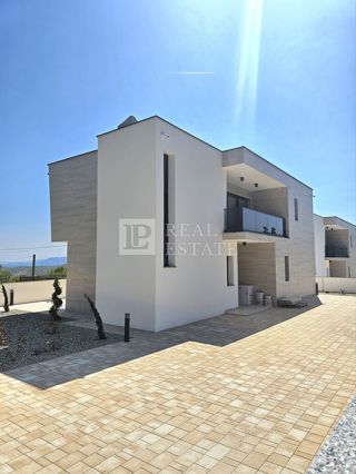 BRIBIR - privlačna vila na mirni lokaciji