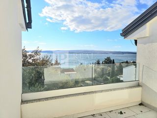 CRIKVENICA - dvoetažni apartma blizu morja