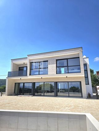 BRIBIR - luksuzna vila z bazenom