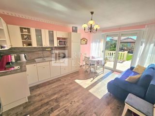 JADRANOVO - EKSKLUZIVNA PRODAJA - stanovanje s teraso in kletjo na fantastični lokaciji