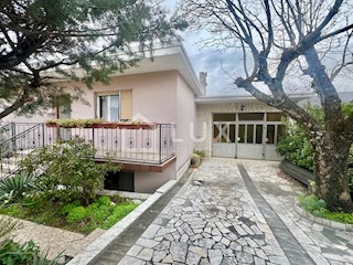 JADRANOVO - samostojna hiša z garažo