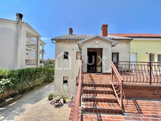 CRIKVENICA - hiša z dvema apartmajema in vrtom
