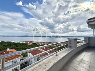 CRIKVENICA - apartma 3s + kopalnica, bazen, pogled na morje