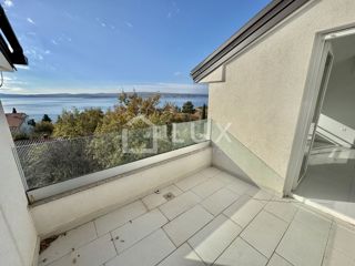 CRIKVENICA - dvoetažni apartma, 150m do morja, novogradnja