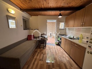 CRIKVENICA - stanovanje v centru mesta s teraso