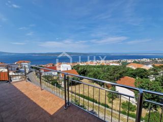 CRIKVENICA - apartmajska hiša z bazenom