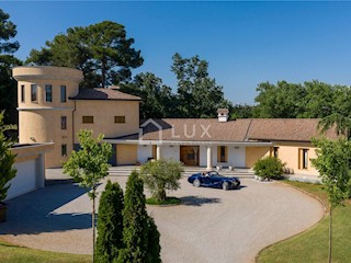 MARČANA - luksuzna vila 374m2 na parceli 8090m2