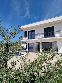 CRIKVENICA - vila z bazenom
