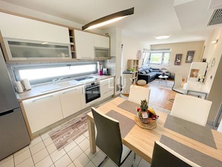 ROVINJ - pritlično stanovanje 66m2 + garaža