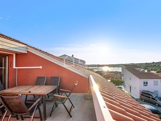 MEDULIN - prostoren apartma z bazenom, 800m do plaže