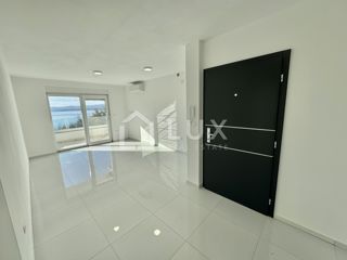 CRIKVENICA - dva apartmaja, 112m2, 150m do morja, novogradnja