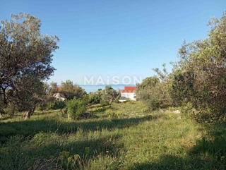 Zemljišče Novalja, 714m2