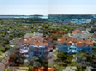 Lungomare pred vrati — enosobno stanovanje z garažo in dvigalom, Valsaline