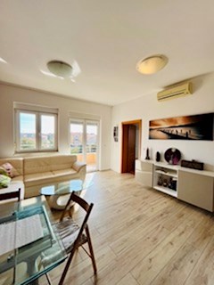 Ližnjan - Apartma z dvema terasama in pogledom na morje