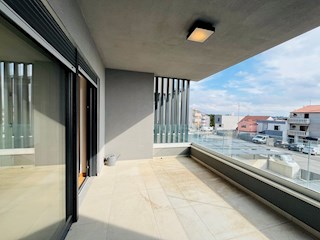 Pulj - Razkošno dvosobno stanovanje z dvema prostornima terasama