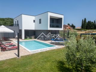 Poreška okolica, lepa moderna vila z bazenom
