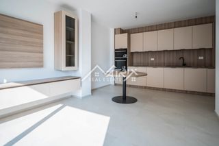 Pulj, opremljen stan s teraso in garažo