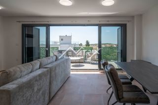 Novigrad, stanovanje s prekrasnim pogledom le 500 m od morja