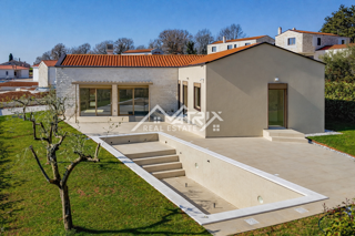 Poreč okolica, moderna pritlična hiša z ogrevanim bazenom