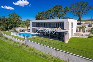 Širše območje Novigrada, Vila z odprtim pogledom na morje