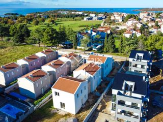 Istra, Funtana – Vrstna hiša na odlični lokaciji, le 300 m od morja!