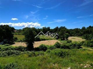 Poreč okolica, zazidljivo zemljišče v izmeri 692 m²