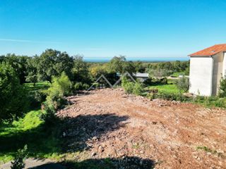 Okolica Poreča, gradbeno zemljišče s projektom in gradbenim dovoljenjem 