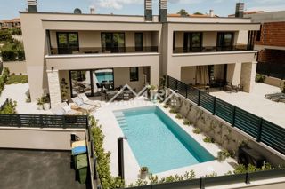 Poreč okolica, čudovita dvojna hiša blizu morja