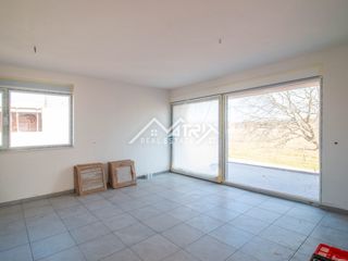 Poreč, stanovanje s strešno teraso le 4,5 km od morja