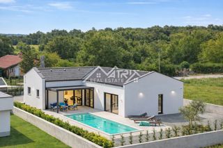 Osrednja Istra - Moderna enonadstropna hiša z bazenom, novo