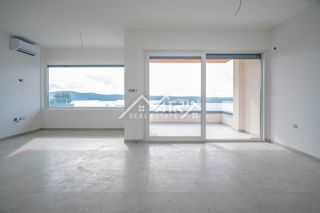 Medulin, penthouse s panoramskim razgledom, prvi vrsti do morja